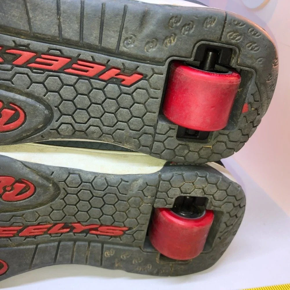 Heelys‎ Black & Gray Sneakers w/Red Piping Men's 7
